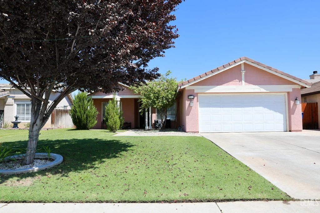 Photo of 4825 Shadow Stone Street, Bakersfield, CA 93313 (MLS # 202603591)