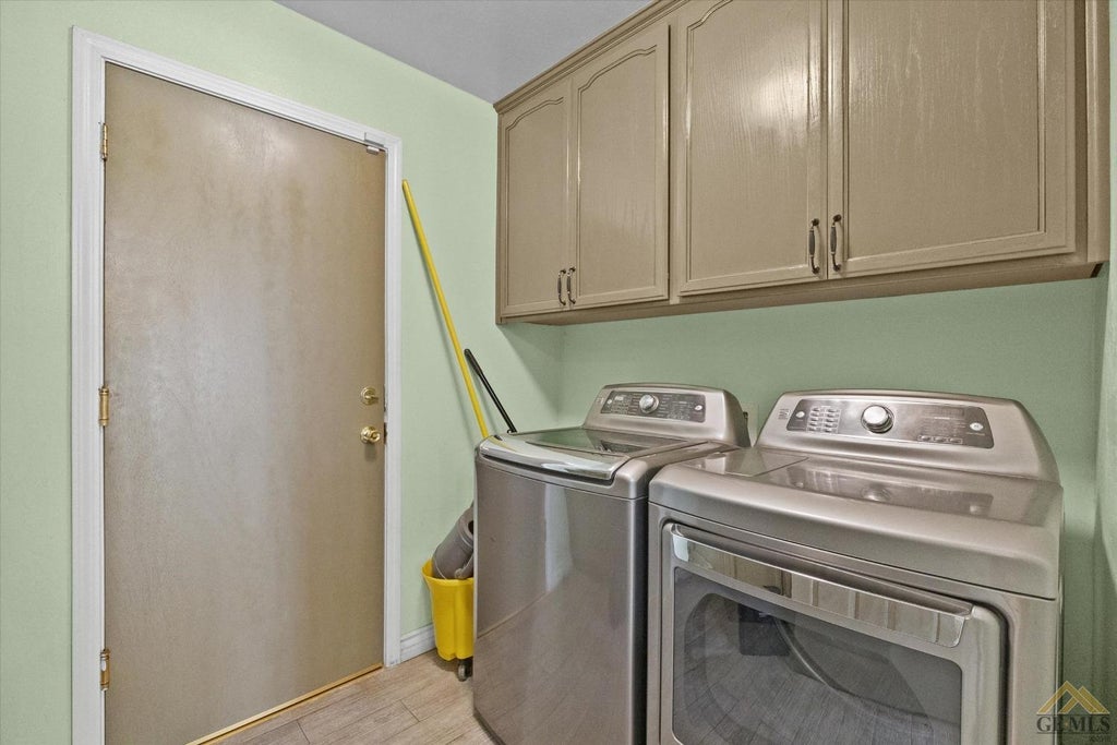 Photo of 4315 Serene Oak Drive, Bakersfield, CA 93313 (MLS # 202604795)