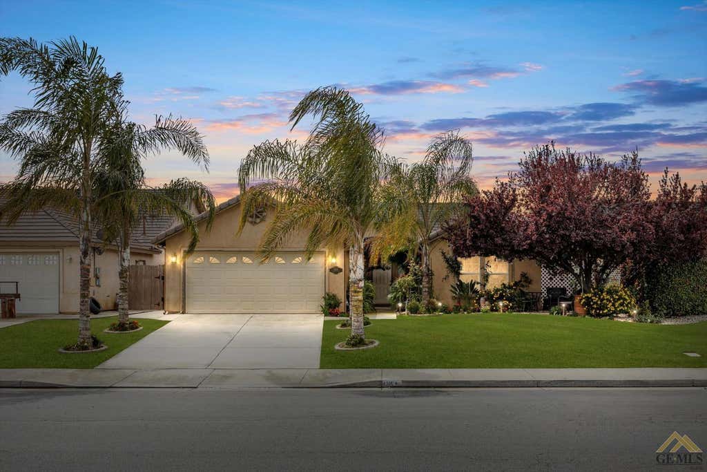 Photo of 4315 Serene Oak Drive, Bakersfield, CA 93313 (MLS # 202604795)