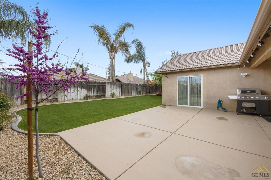 Photo of 4315 Serene Oak Drive, Bakersfield, CA 93313 (MLS # 202604795)