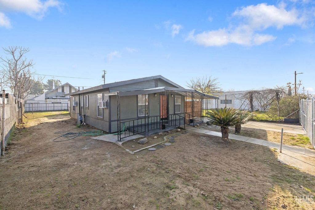 Photo of 2223 Steele Avenue, Bakersfield, CA 93307 (MLS # 202600989)