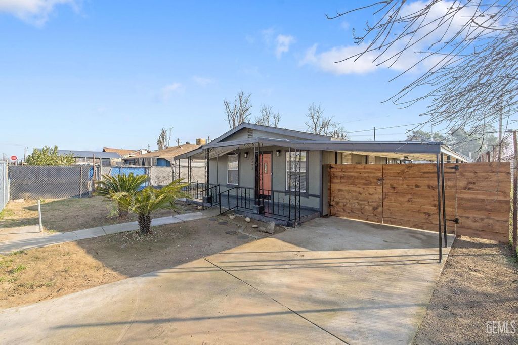 Photo of 2223 Steele Avenue, Bakersfield, CA 93307 (MLS # 202600989)