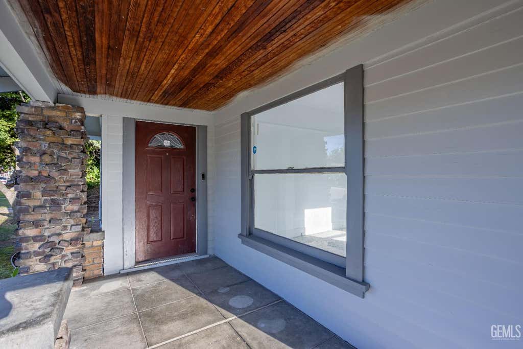 Photo of 401 Pacific Street, Bakersfield, CA 93305 (MLS # 202605819)