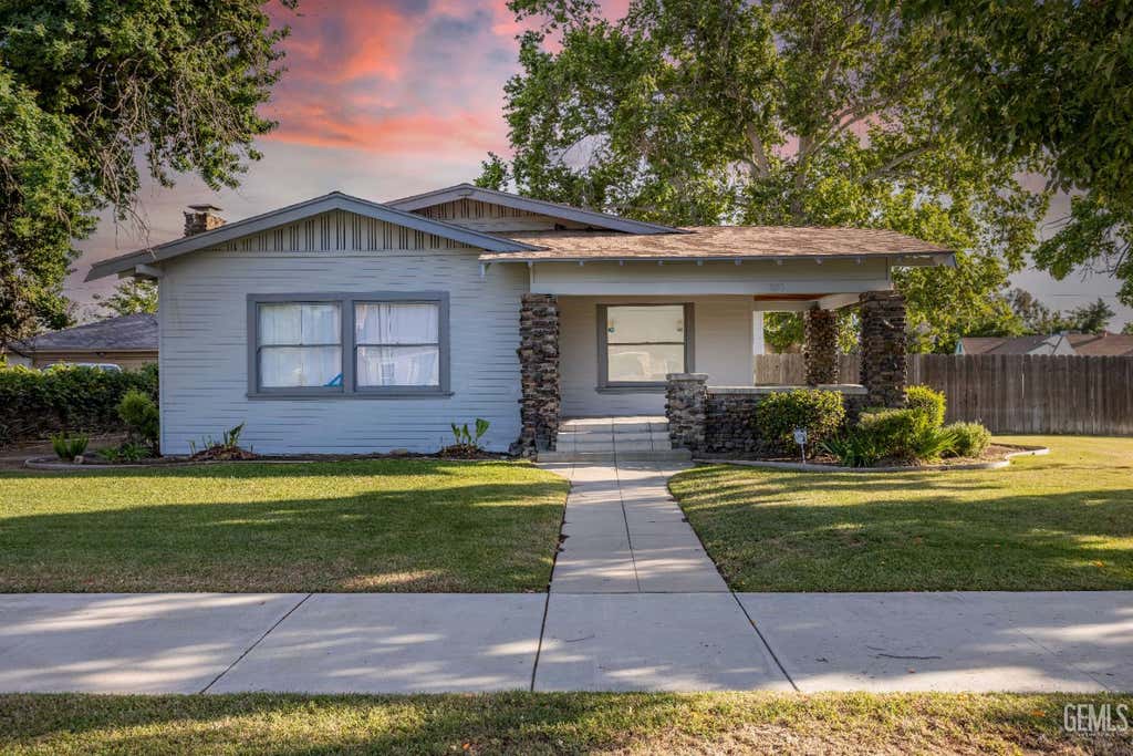 Photo of 401 Pacific Street, Bakersfield, CA 93305 (MLS # 202605819)