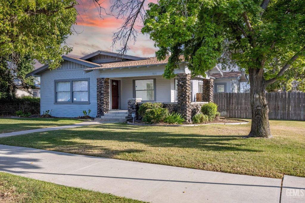 Photo of 401 Pacific Street, Bakersfield, CA 93305 (MLS # 202605819)
