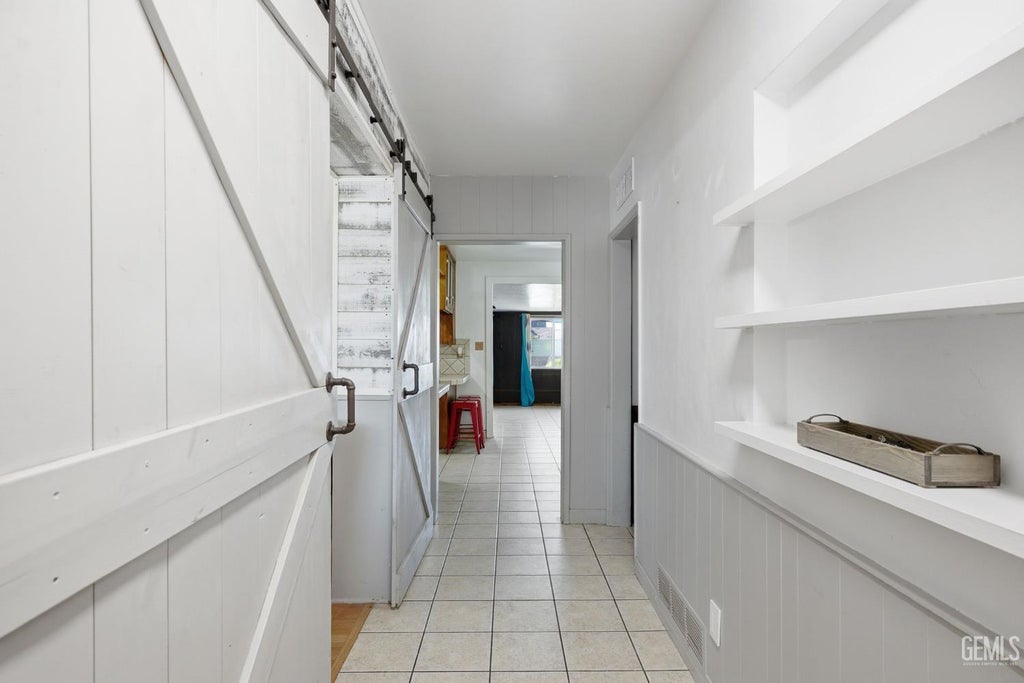 Photo of 923 Devore Avenue, Bakersfield, CA 93308 (MLS # 202608075)