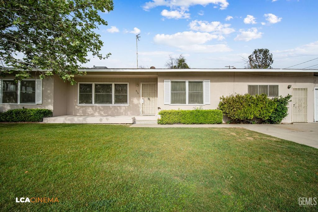 Photo of 619 Palo Verde Street, Bakersfield, CA 93309 (MLS # 202603402)