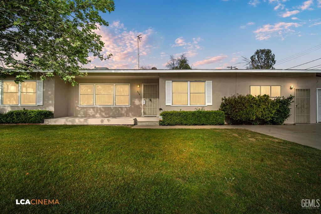 Photo of 619 Palo Verde Street, Bakersfield, CA 93309 (MLS # 202603402)