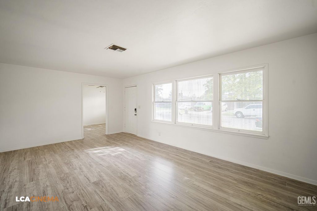 Photo of 619 Palo Verde Street, Bakersfield, CA 93309 (MLS # 202603402)