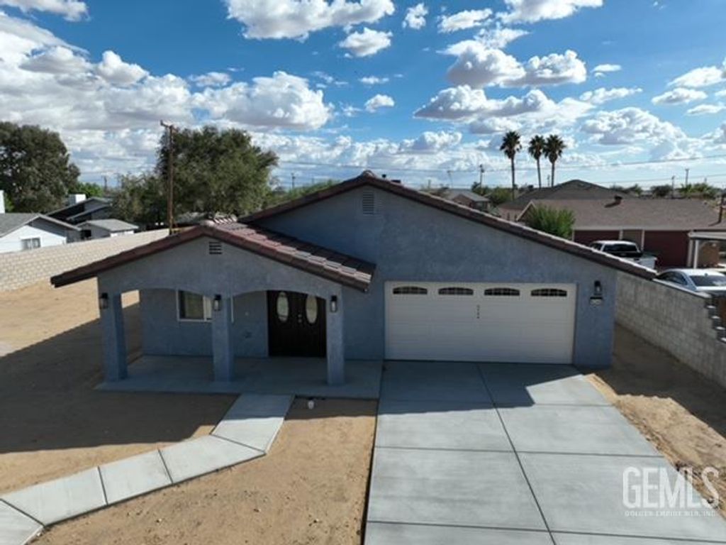 Photo of 8240 Hemlock Avenue, California City, CA 93505 (MLS # 202511144)