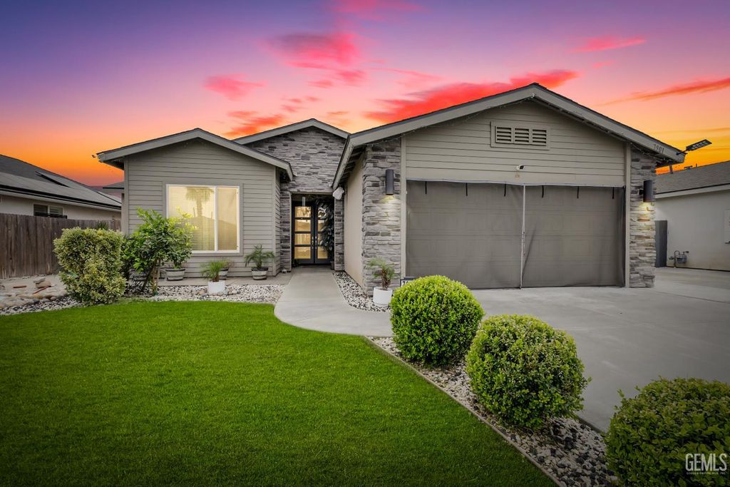 Photo of 7901 Bristol Spring Avenue, Bakersfield, CA 93313 (MLS # 202603527)