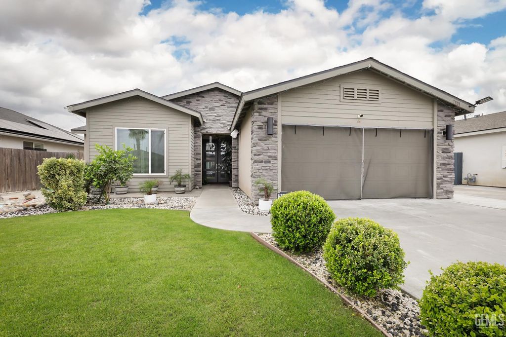 Photo of 7901 Bristol Spring Avenue, Bakersfield, CA 93313 (MLS # 202603527)