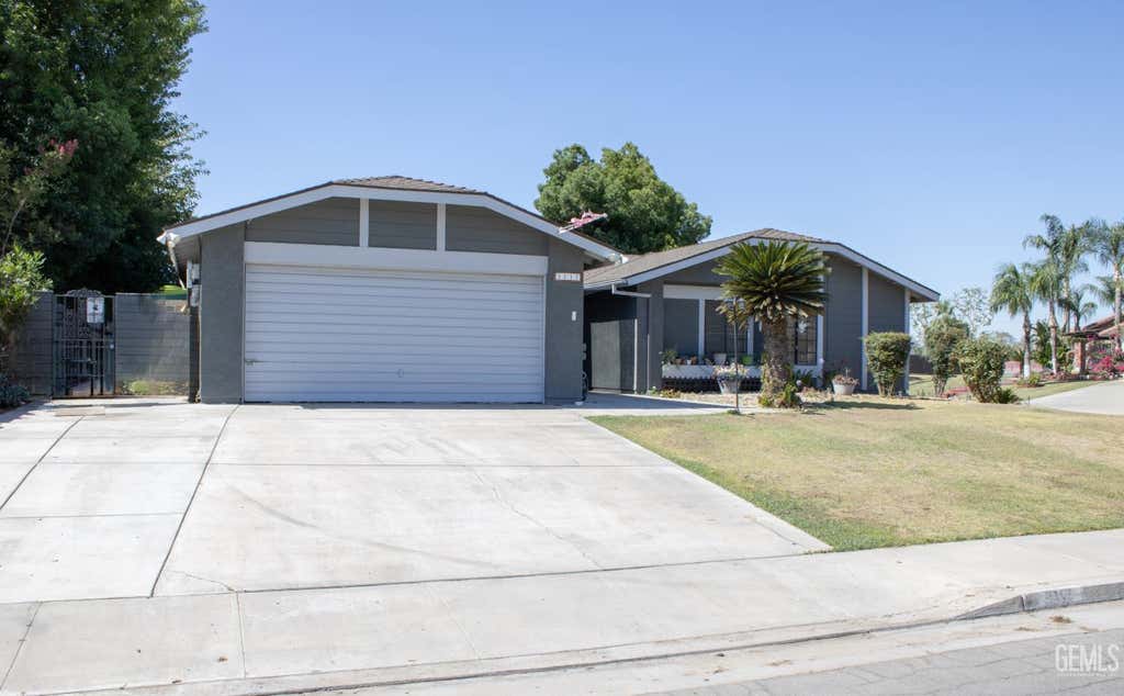 Photo of 3117 Jackie Court, Bakersfield, CA 93313 (MLS # 202606757)