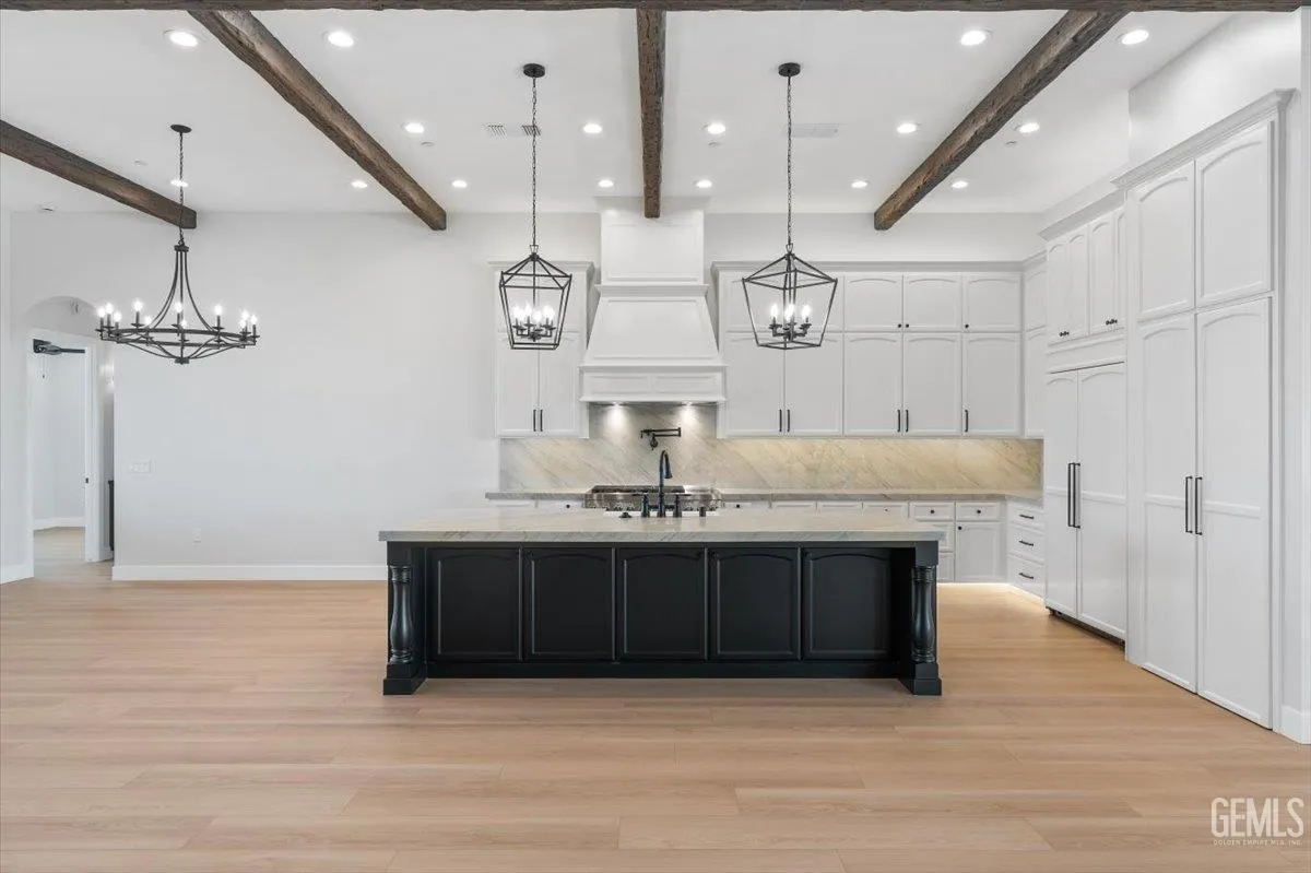 Bakersfield, California 93314, United States, 5 Bedrooms Bedrooms, ,5 BathroomsBathrooms,Residential,Active,193073