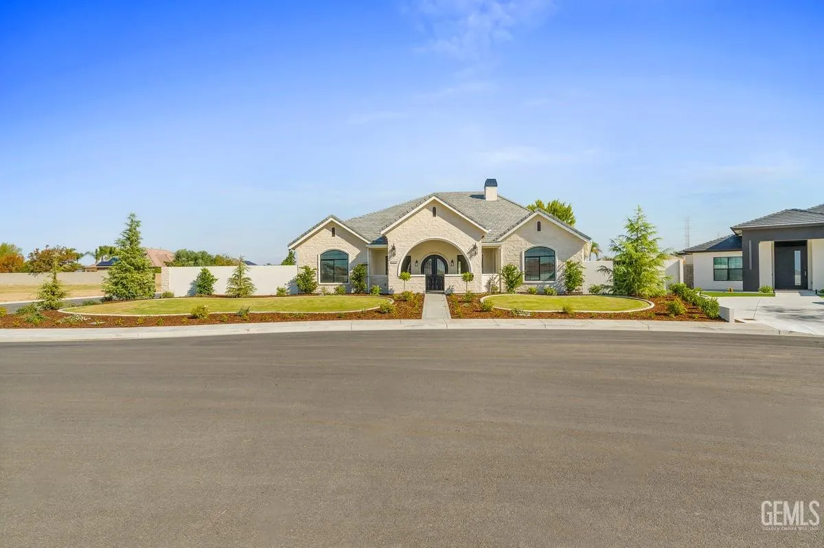 Bakersfield, California 93314, United States, 5 Bedrooms Bedrooms, ,5 BathroomsBathrooms,Residential,Active,193073