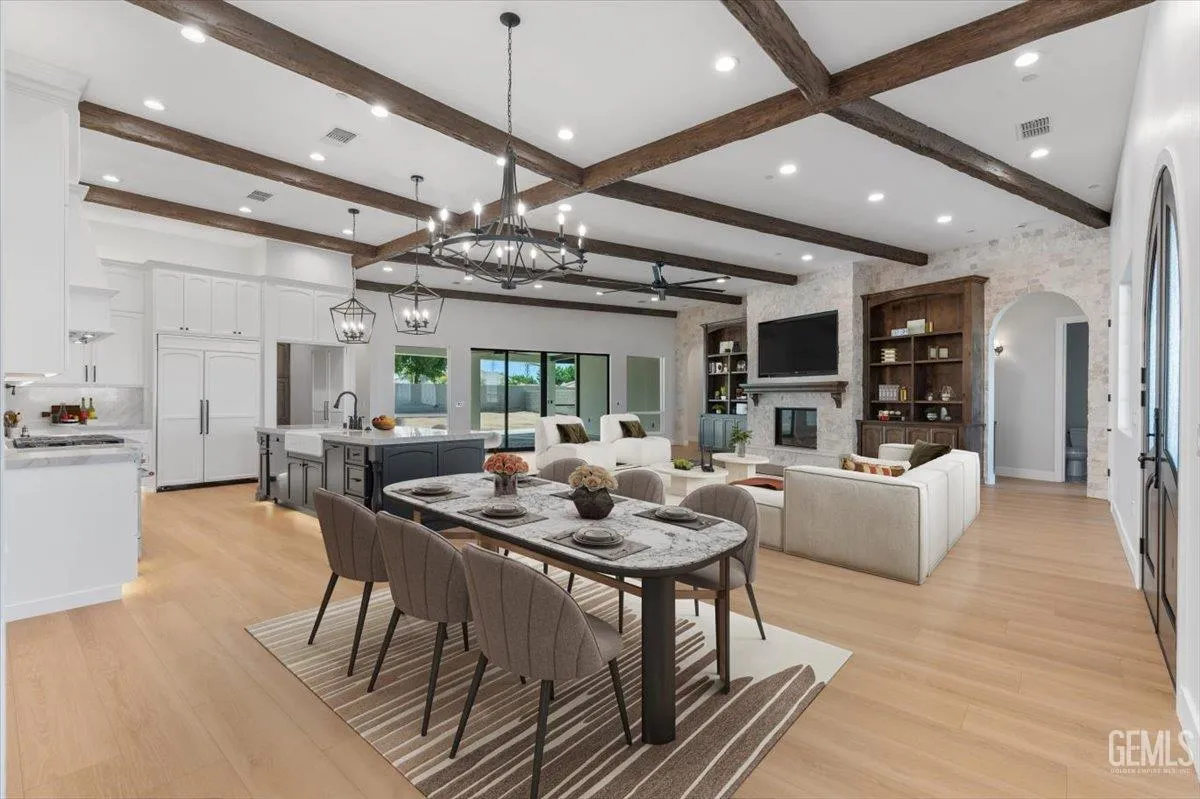 Bakersfield, California 93314, United States, 5 Bedrooms Bedrooms, ,5 BathroomsBathrooms,Residential,Active,193073