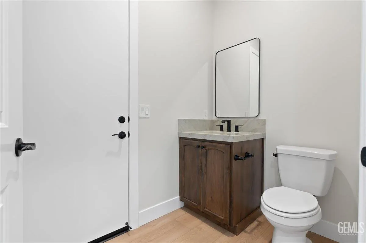 Bakersfield, California 93314, United States, 5 Bedrooms Bedrooms, ,5 BathroomsBathrooms,Residential,Active,193073