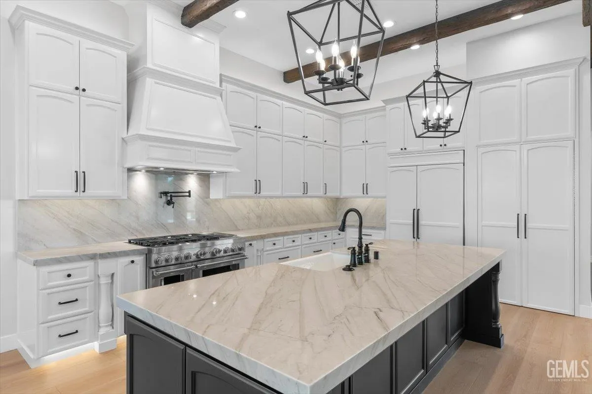 Bakersfield, California 93314, United States, 5 Bedrooms Bedrooms, ,5 BathroomsBathrooms,Residential,Active,193073