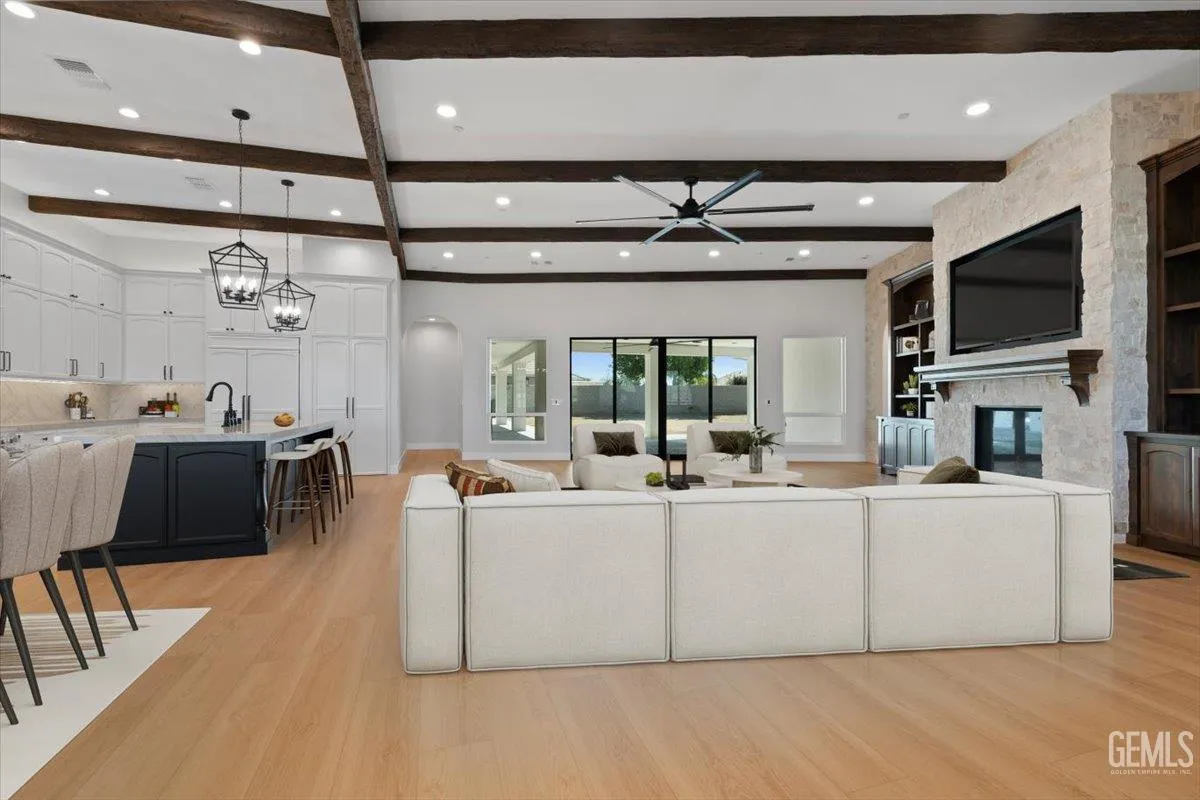 Bakersfield, California 93314, United States, 5 Bedrooms Bedrooms, ,5 BathroomsBathrooms,Residential,Active,193073