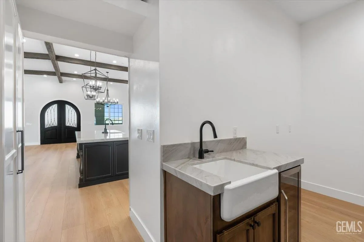 Bakersfield, California 93314, United States, 5 Bedrooms Bedrooms, ,5 BathroomsBathrooms,Residential,Active,193073