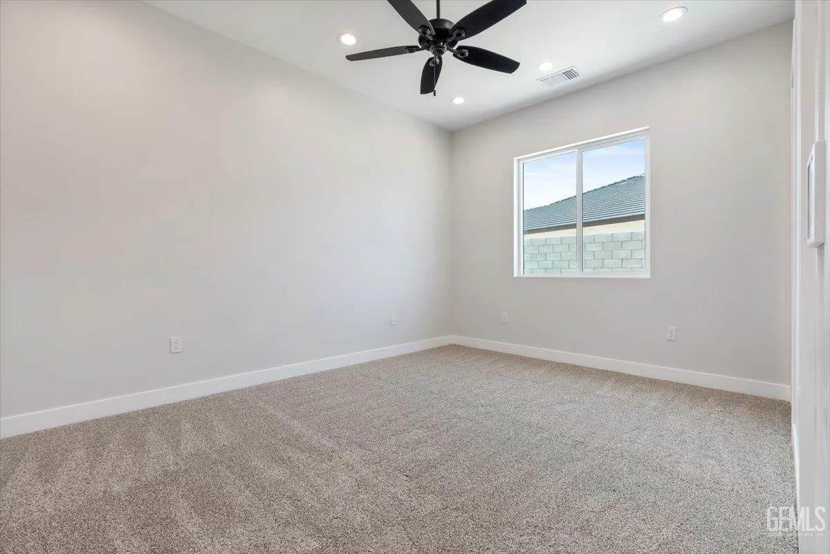 Bakersfield, California 93314, United States, 5 Bedrooms Bedrooms, ,5 BathroomsBathrooms,Residential,Active,193073