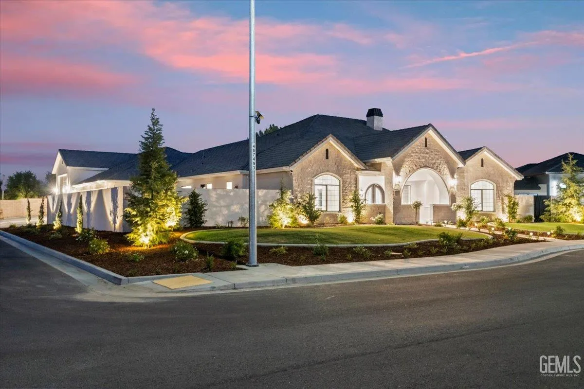 Bakersfield, California 93314, United States, 5 Bedrooms Bedrooms, ,5 BathroomsBathrooms,Residential,Active,193073