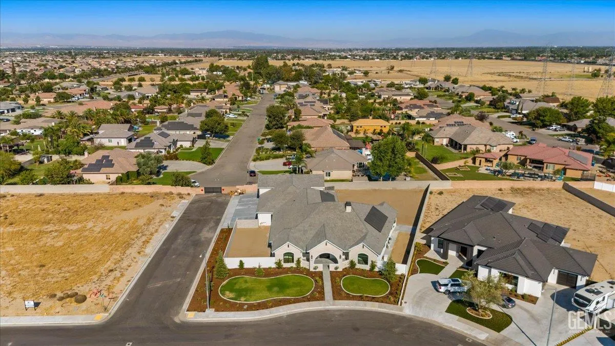 Bakersfield, California 93314, United States, 5 Bedrooms Bedrooms, ,5 BathroomsBathrooms,Residential,Active,193073