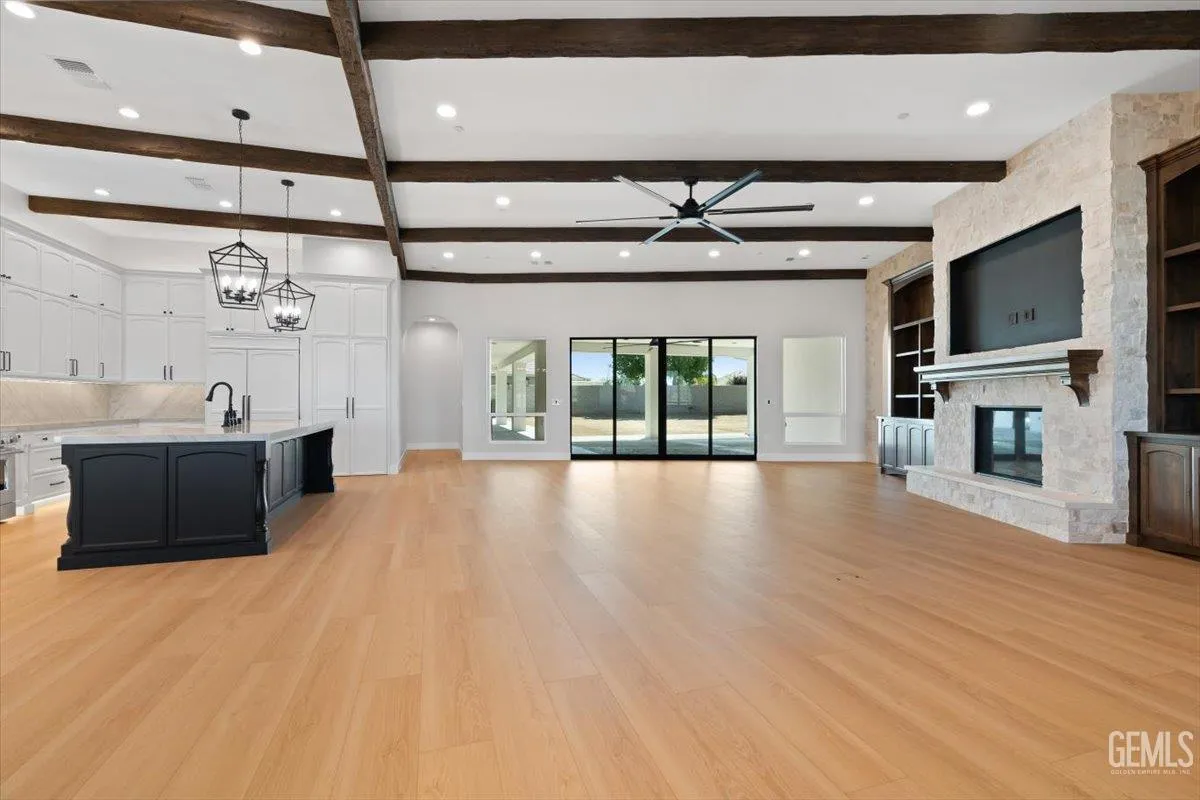 Bakersfield, California 93314, United States, 5 Bedrooms Bedrooms, ,5 BathroomsBathrooms,Residential,Active,193073