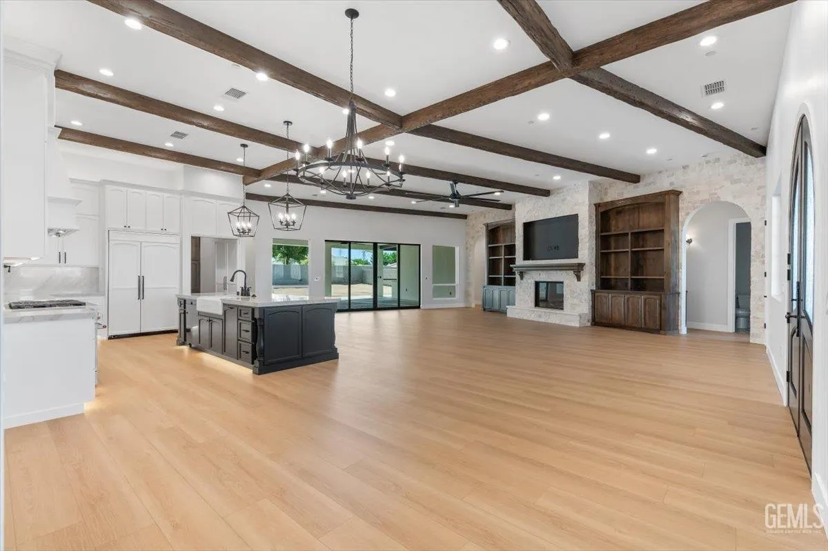 Bakersfield, California 93314, United States, 5 Bedrooms Bedrooms, ,5 BathroomsBathrooms,Residential,Active,193073