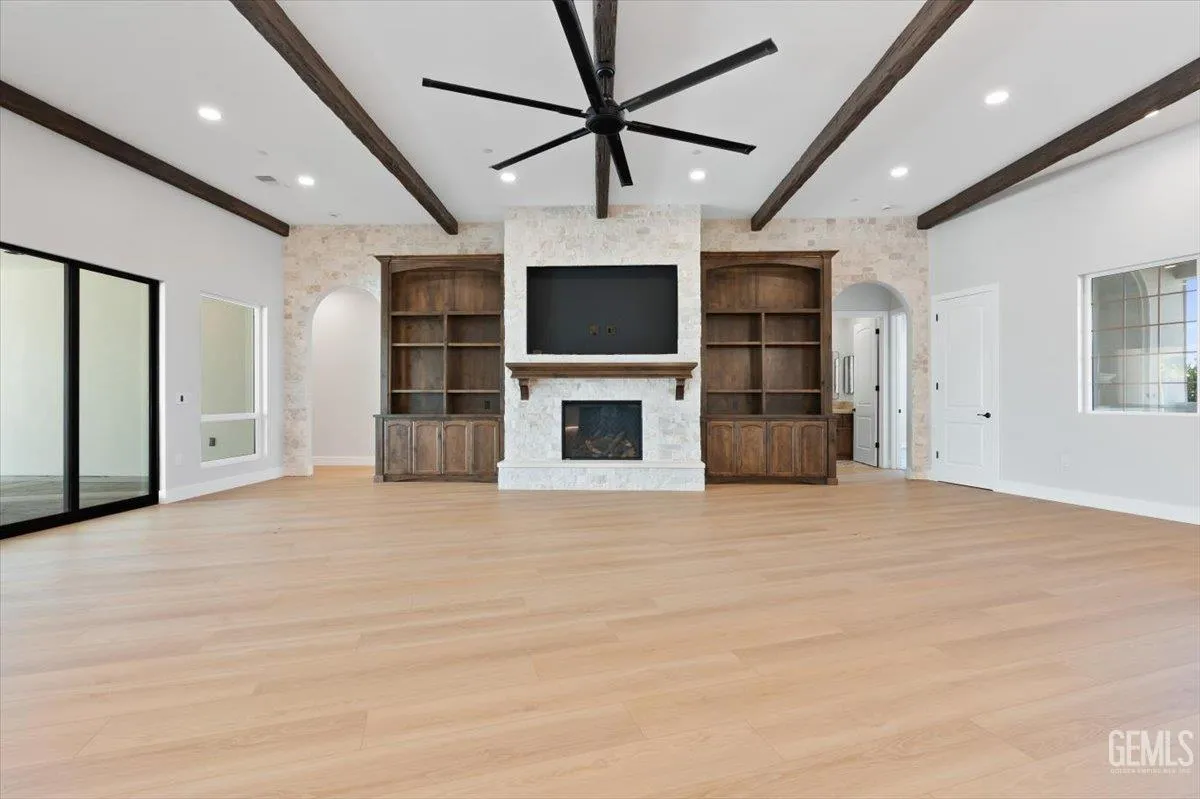 Bakersfield, California 93314, United States, 5 Bedrooms Bedrooms, ,5 BathroomsBathrooms,Residential,Active,193073