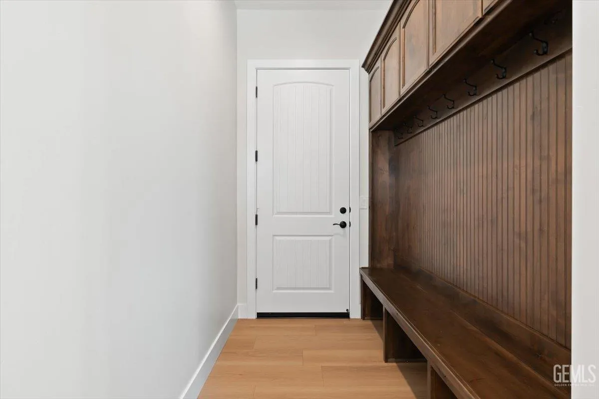 Bakersfield, California 93314, United States, 5 Bedrooms Bedrooms, ,5 BathroomsBathrooms,Residential,Active,193073