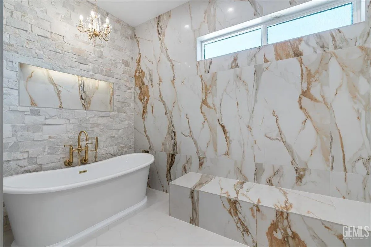 Bakersfield, California 93314, United States, 5 Bedrooms Bedrooms, ,5 BathroomsBathrooms,Residential,Active,193073