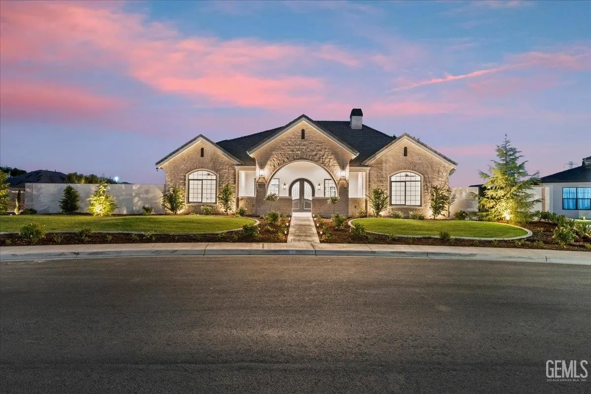 Bakersfield, California 93314, United States, 5 Bedrooms Bedrooms, ,5 BathroomsBathrooms,Residential,Active,193073