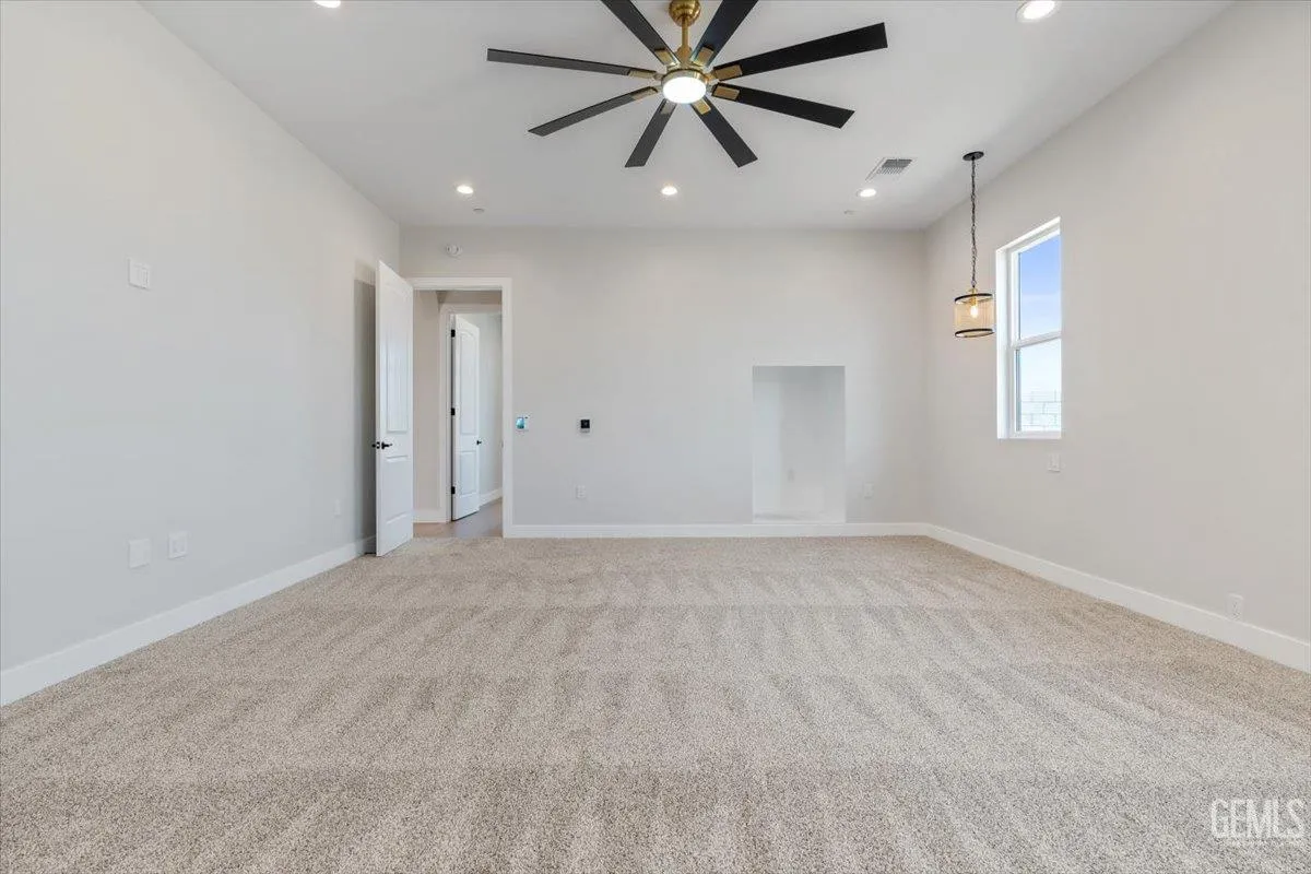 Bakersfield, California 93314, United States, 5 Bedrooms Bedrooms, ,5 BathroomsBathrooms,Residential,Active,193073