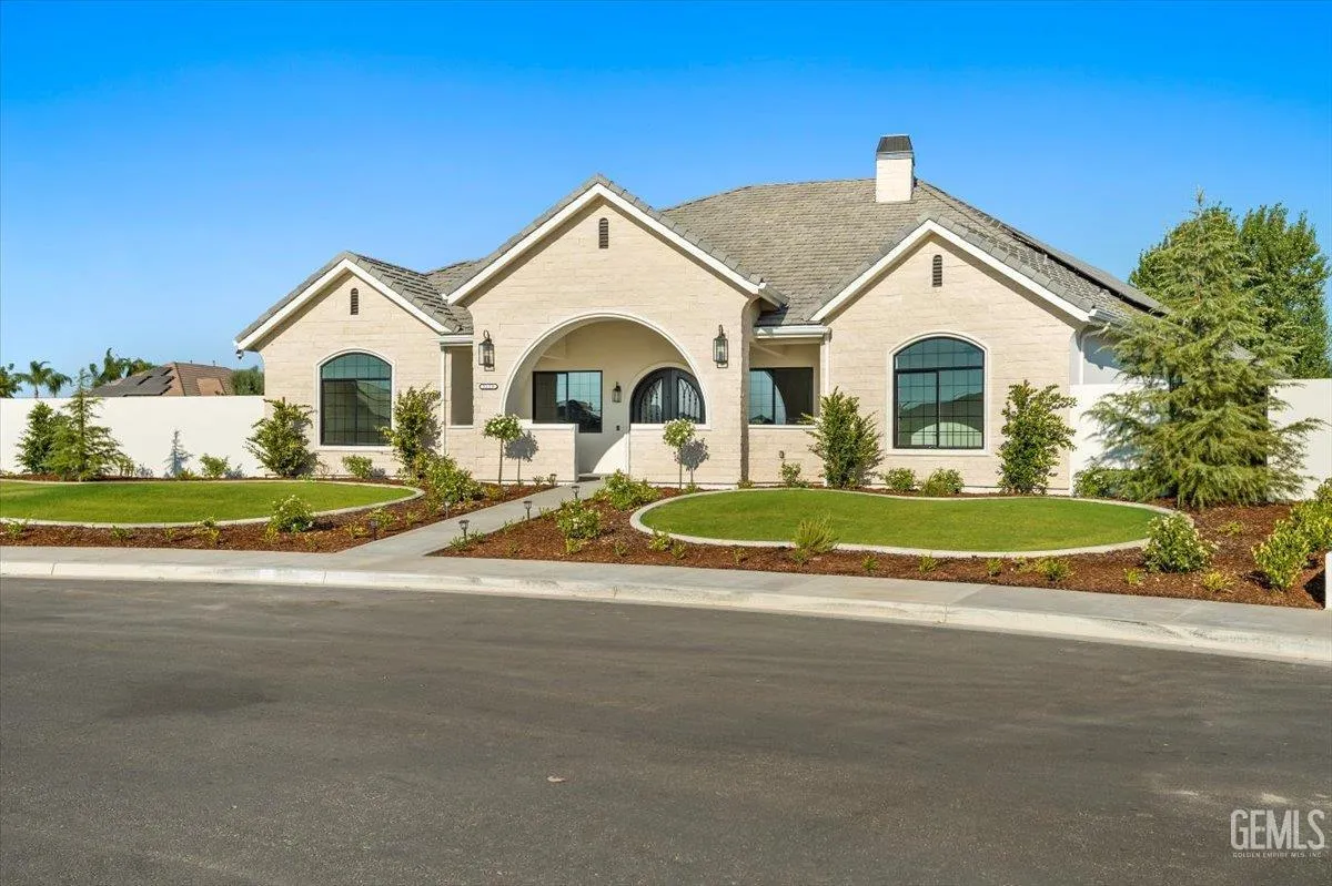 Bakersfield, California 93314, United States, 5 Bedrooms Bedrooms, ,5 BathroomsBathrooms,Residential,Active,193073