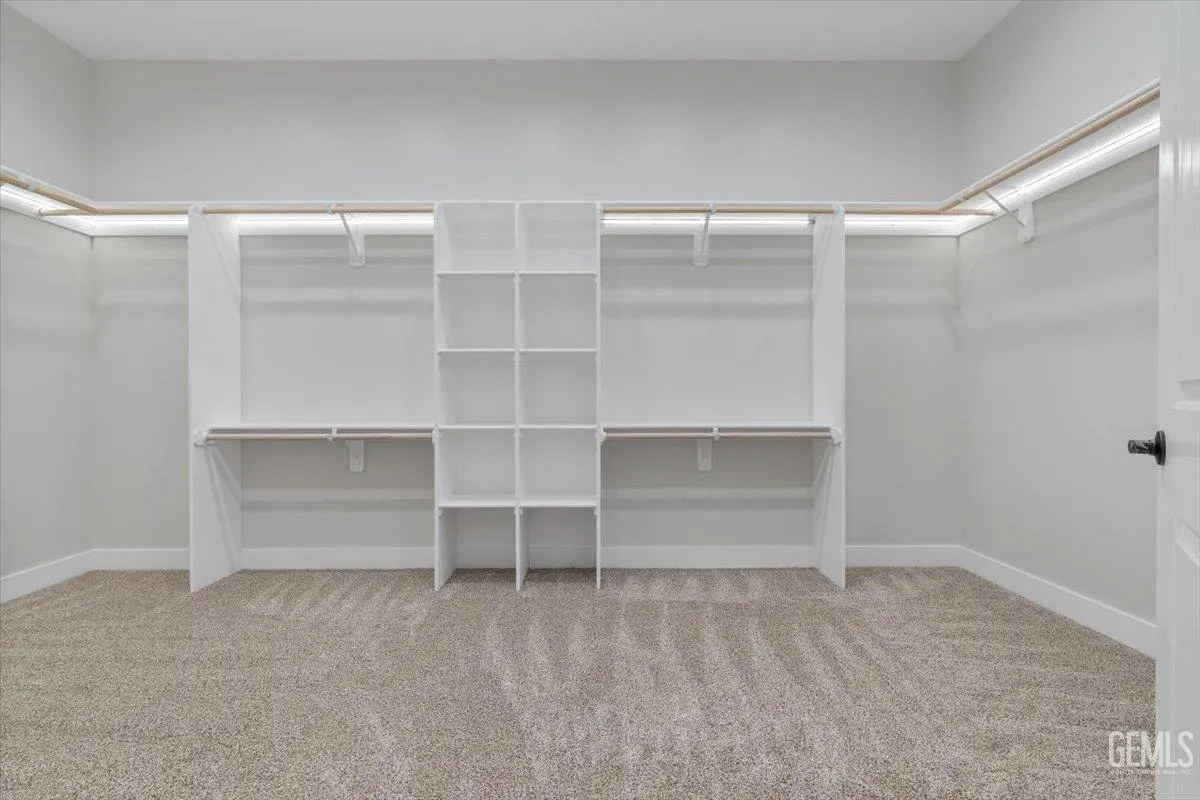 Bakersfield, California 93314, United States, 5 Bedrooms Bedrooms, ,5 BathroomsBathrooms,Residential,Active,193073