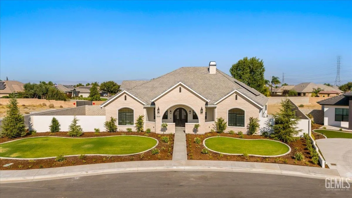 Bakersfield, California 93314, United States, 5 Bedrooms Bedrooms, ,5 BathroomsBathrooms,Residential,Active,193073