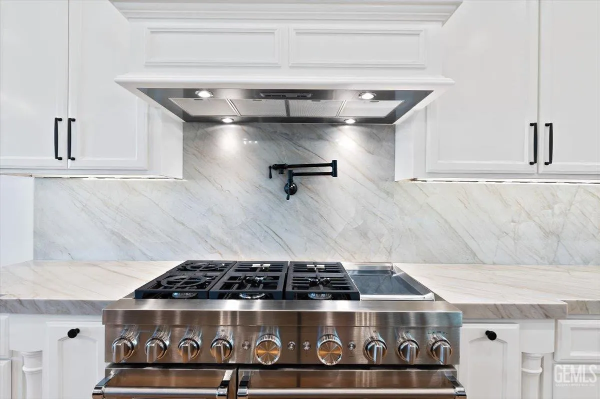 Bakersfield, California 93314, United States, 5 Bedrooms Bedrooms, ,5 BathroomsBathrooms,Residential,Active,193073