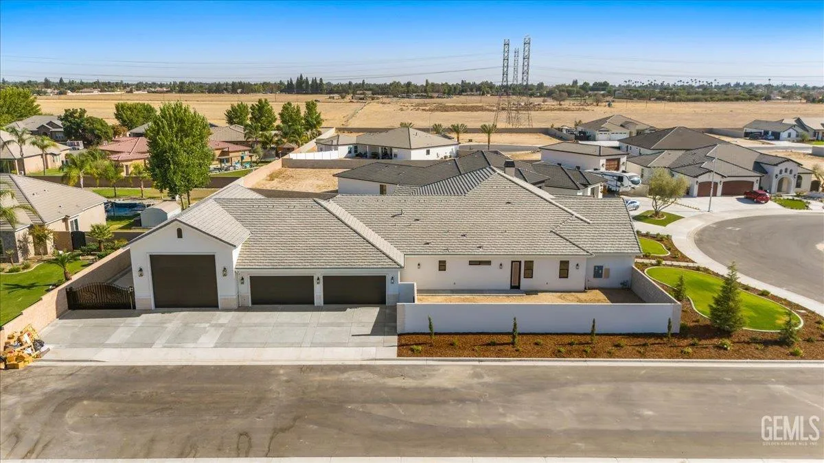 Bakersfield, California 93314, United States, 5 Bedrooms Bedrooms, ,5 BathroomsBathrooms,Residential,Active,193073