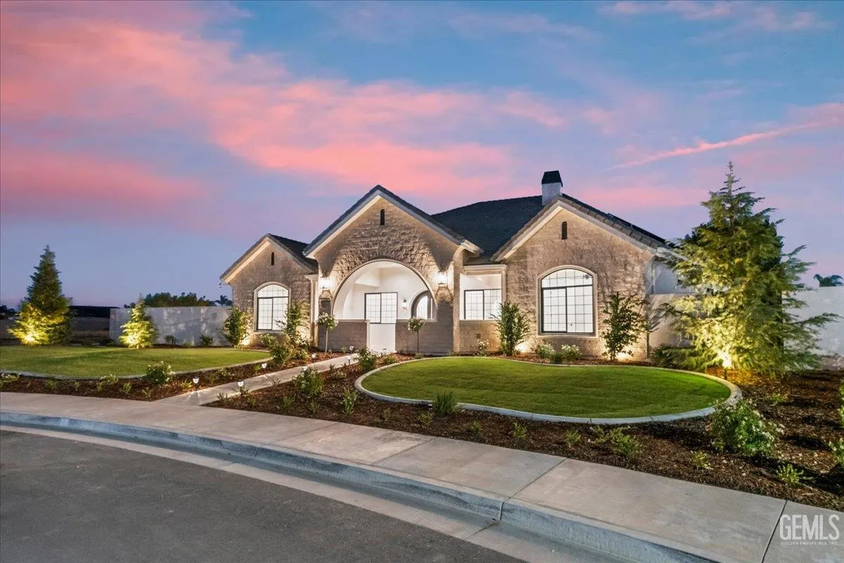 Bakersfield, California 93314, United States, 5 Bedrooms Bedrooms, ,5 BathroomsBathrooms,Residential,Active,193073