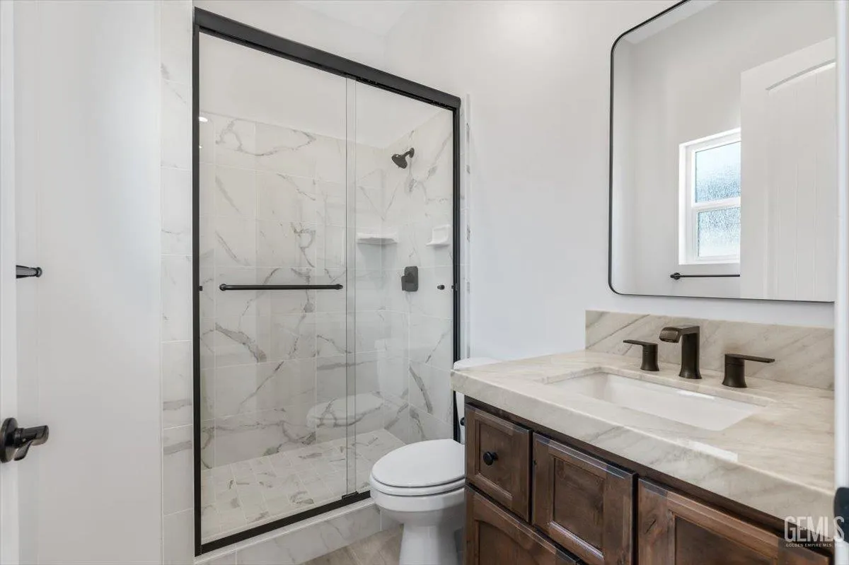 Bakersfield, California 93314, United States, 5 Bedrooms Bedrooms, ,5 BathroomsBathrooms,Residential,Active,193073