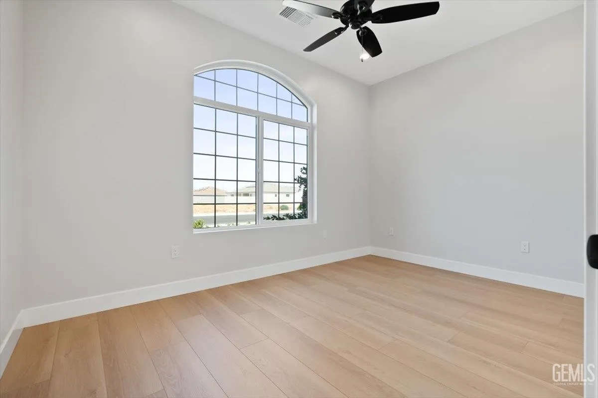 Bakersfield, California 93314, United States, 5 Bedrooms Bedrooms, ,5 BathroomsBathrooms,Residential,Active,193073