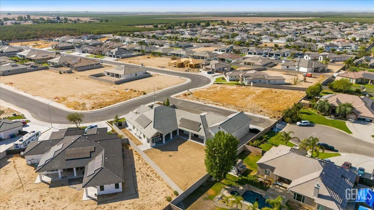 Bakersfield, California 93314, United States, 5 Bedrooms Bedrooms, ,5 BathroomsBathrooms,Residential,Active,193073