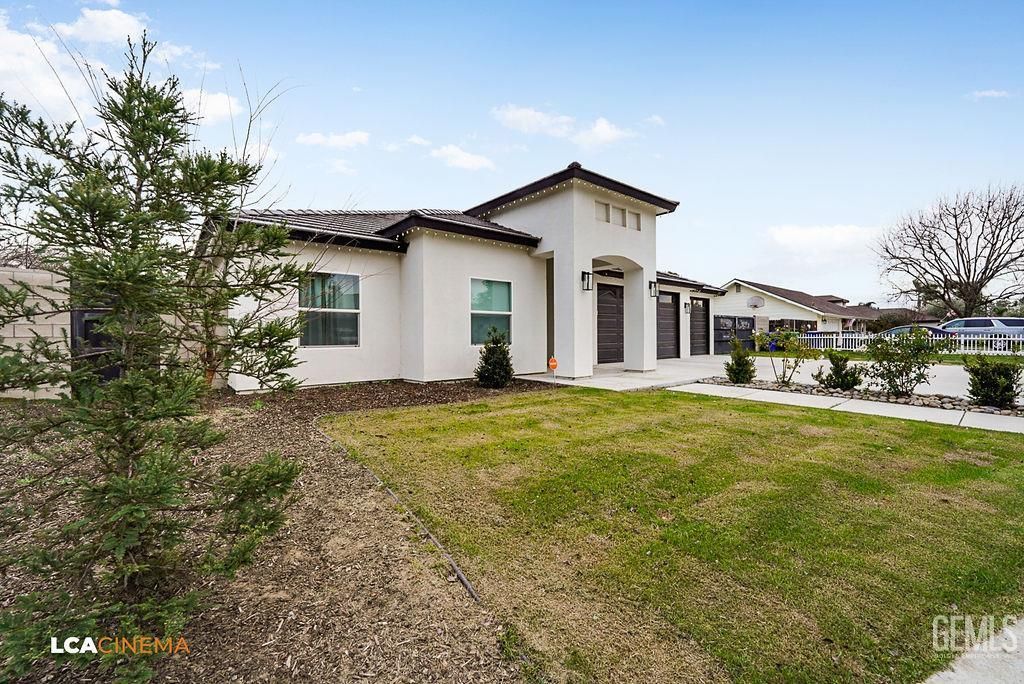 Photo of 11001 Aimee Way, Bakersfield, CA 93312 (MLS # 202601739)