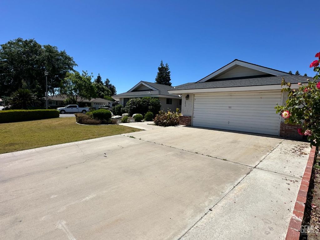 Photo of 2825 Kootenay Court, Bakersfield, CA 93309 (MLS # 202603812)