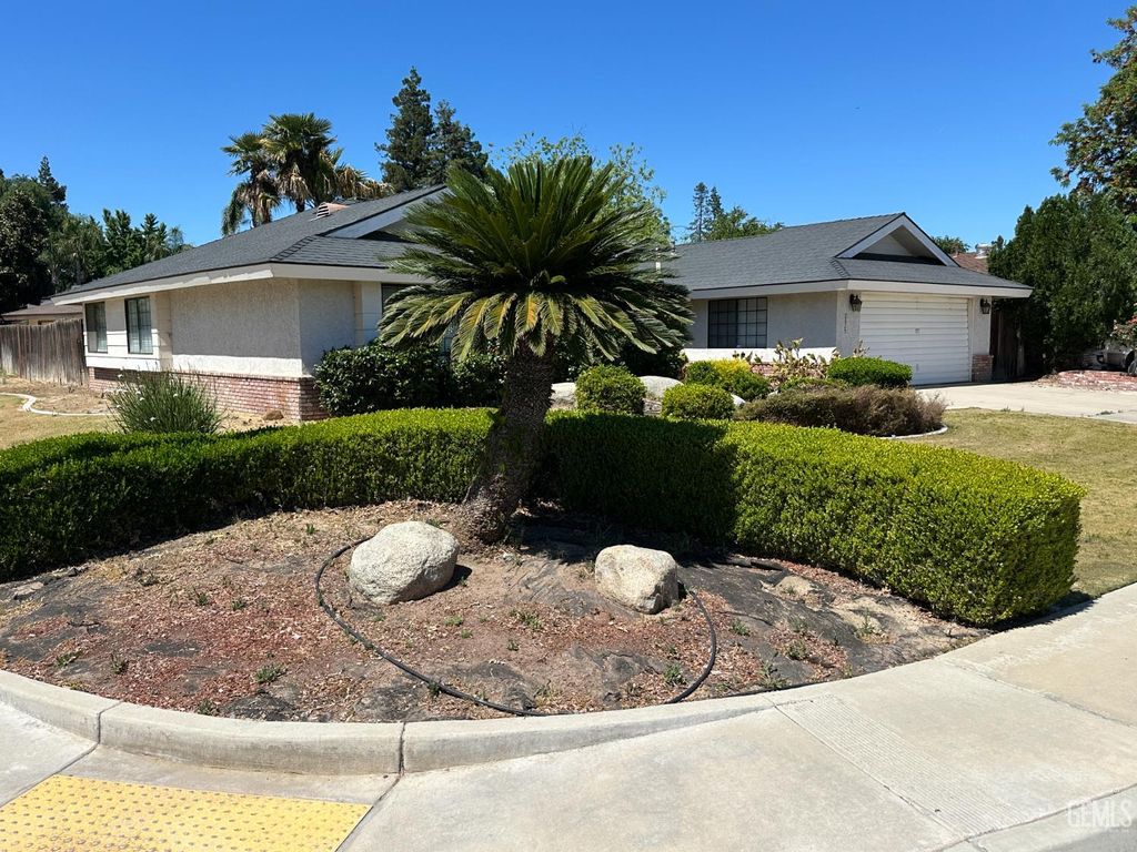 Photo of 2825 Kootenay Court, Bakersfield, CA 93309 (MLS # 202603812)