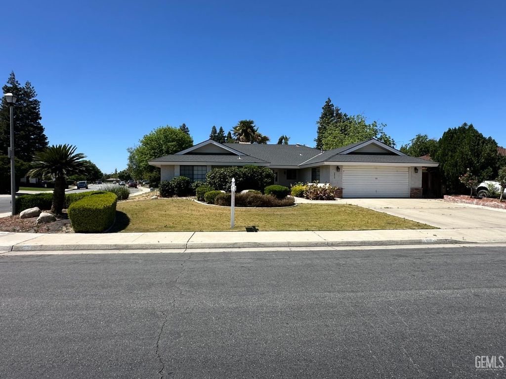 Photo of 2825 Kootenay Court, Bakersfield, CA 93309 (MLS # 202603812)