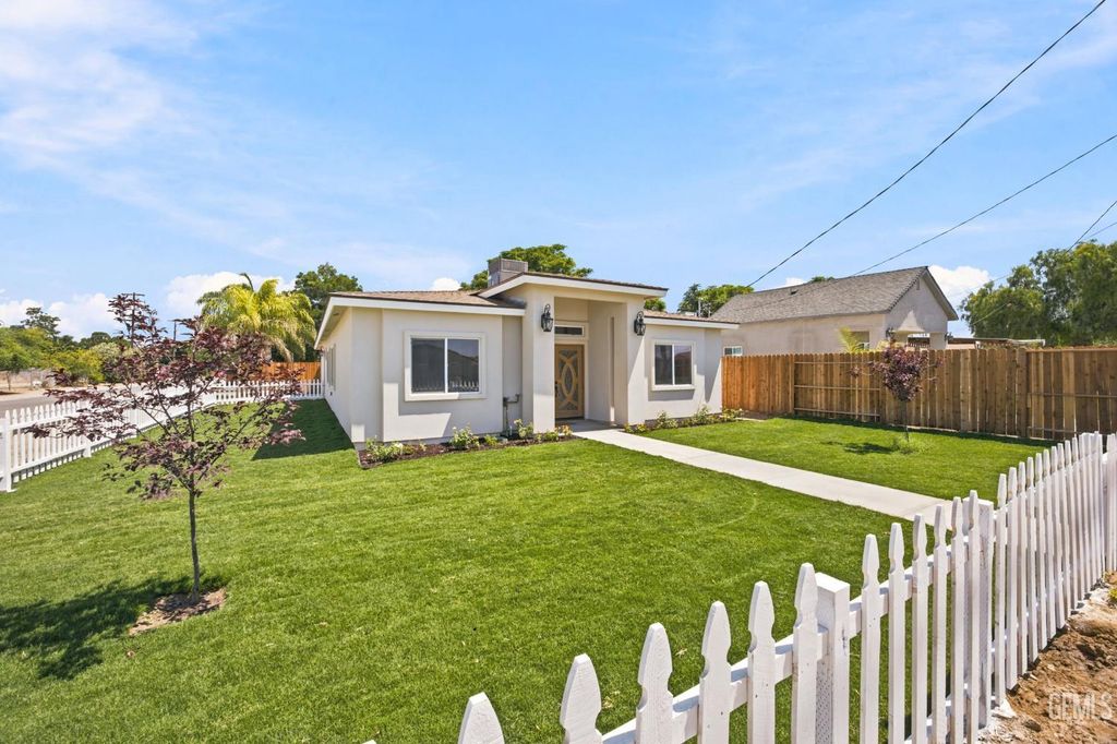 Photo of 4906 Redbank Road, Bakersfield, CA 93307 (MLS # 202607938)