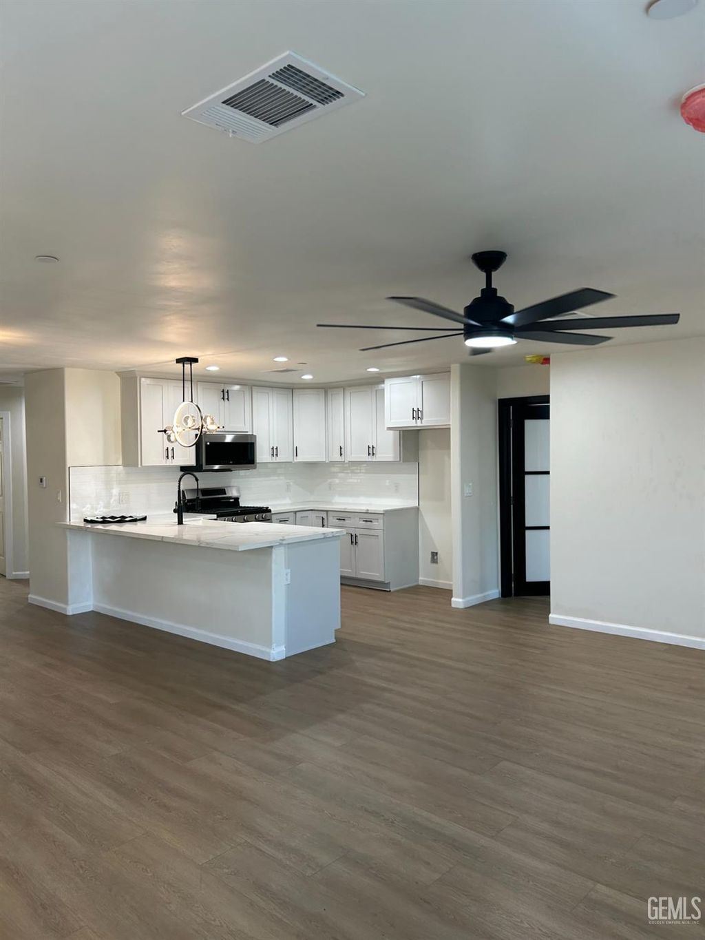 Photo of 801 S Oleander Ave, Bakersfield, CA 93304 (MLS # 202510751)