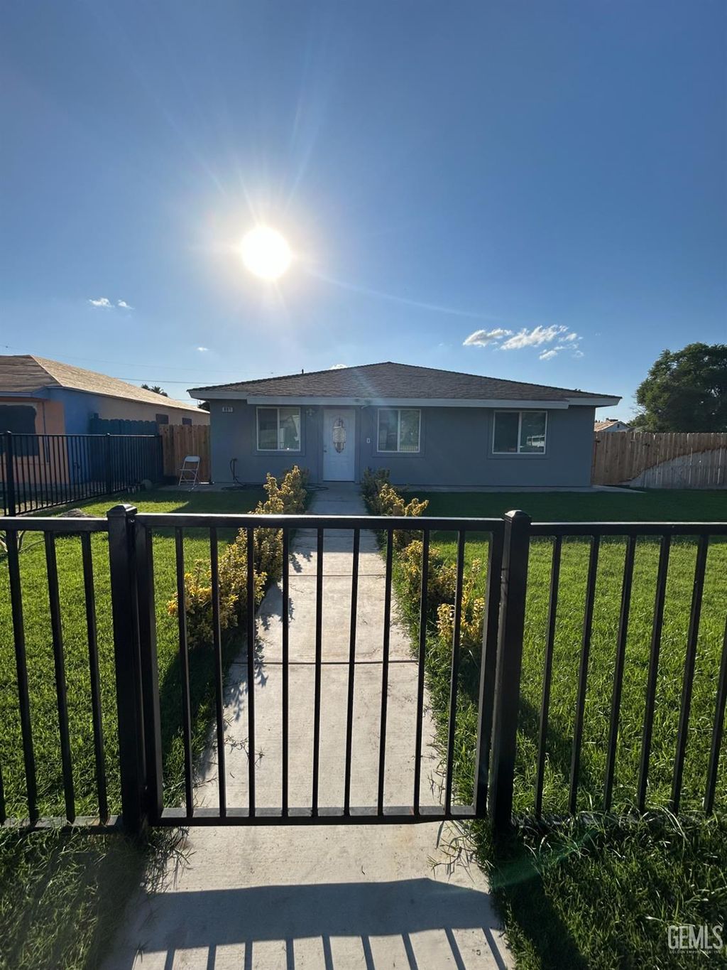 Photo of 801 S Oleander Ave, Bakersfield, CA 93304 (MLS # 202510751)